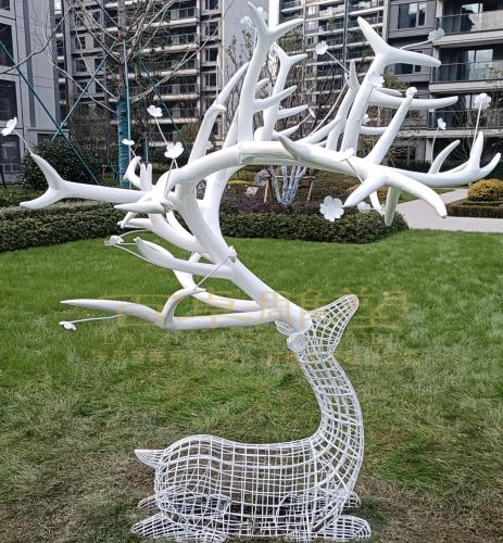 不锈钢镂空梅花鹿雕塑